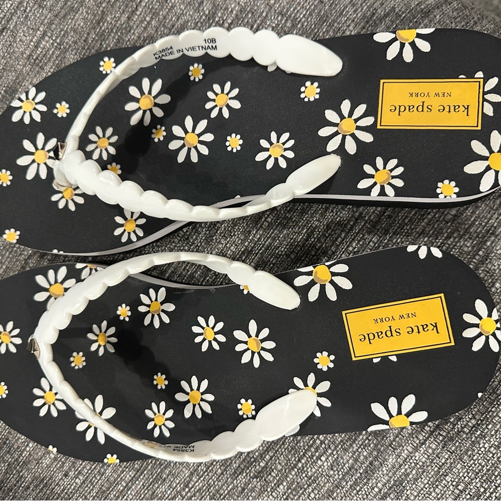 Kate Spade Black Daisy Flip Flops. Size 10.
